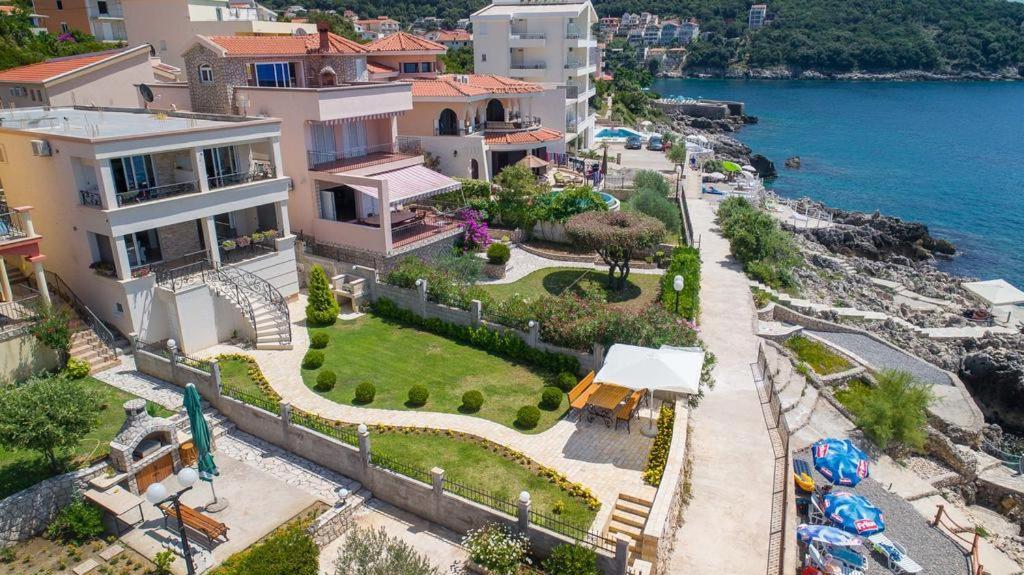 אוטייהא Apartments Lux Lukic מראה חיצוני תמונה